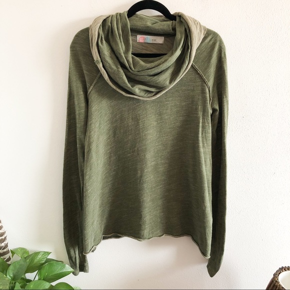 Free People Tops - FREE PEOPLE olive green cocoon slub raglan top